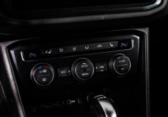 Подержанный автомобиль Volkswagen Tiguan 2018 года (17 фото)