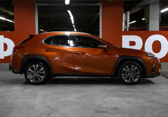 Подержанный автомобиль Lexus UX 2018 года (4 фото)