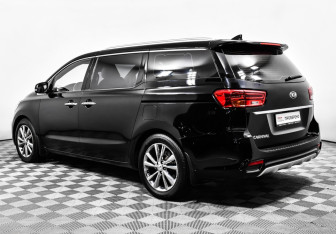 Подержанный автомобиль Kia Carnival 2019 года (7 фото)