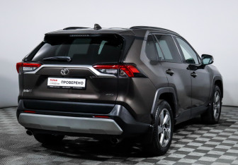 Подержанный автомобиль Toyota RAV4 2021 года (5 фото)