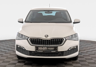 Подержанный автомобиль Skoda Rapid Liftback 2022 года (2 фото)