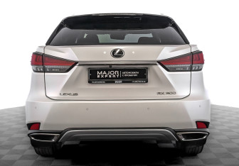 Подержанный автомобиль Lexus RX 2019 года (6 фото)