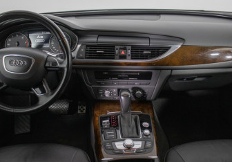 Подержанный автомобиль Audi A6 Sedan 2015 года (14 фото)