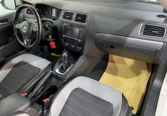 Подержанный автомобиль Volkswagen Jetta Sedan 2012 года (11 фото)