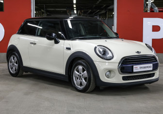 Подержанный автомобиль MINI Hatch 2016 года (3 фото)