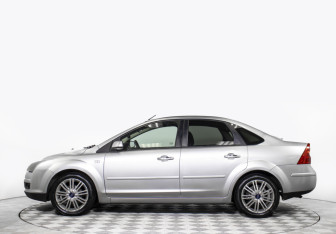 Подержанный автомобиль Ford Focus Sedan 2007 года (8 фото)
