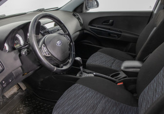 Подержанный автомобиль Kia Ceed Wagon 2008 года (10 фото)