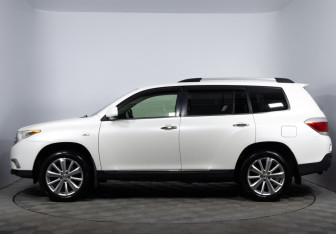 Подержанный автомобиль Toyota Highlander 2011 года (8 фото)