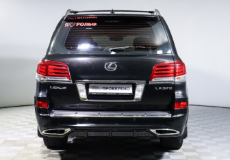 Подержанный автомобиль Lexus LX 2015 года (6 фото)