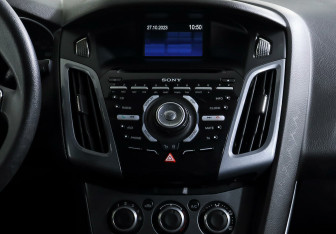 Подержанный автомобиль Ford Focus Sedan 2014 года (13 фото)