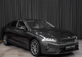 Подержанный автомобиль Kia K5 2021 года (3 фото)