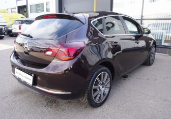 Подержанный автомобиль Opel Astra Hatchback 2014 года (5 фото)