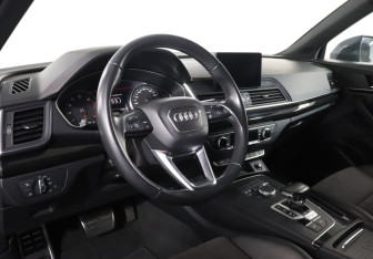Подержанный автомобиль Audi Q5 2018 года (13 фото)