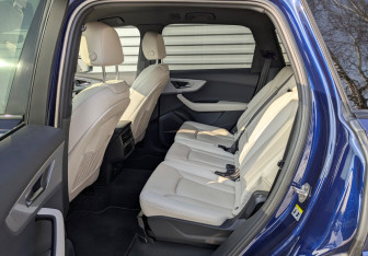 Подержанный автомобиль Audi Q7 2023 года (12 фото)