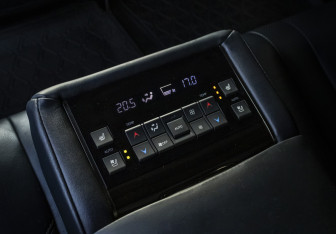 Подержанный автомобиль Lexus LX 2016 года (27 фото)