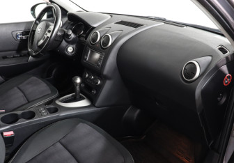 Подержанный автомобиль Nissan Qashqai 2012 года (10 фото)