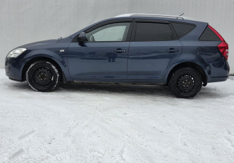 Подержанный автомобиль Kia Ceed Wagon 2009 года (8 фото)