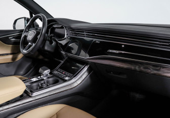 Подержанный автомобиль Audi Q7 2021 года (9 фото)