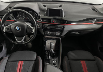 Подержанный автомобиль BMW X1 2017 года (11 фото)