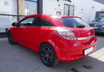 Подержанный автомобиль Opel Astra Hatchback 2010 года (7 фото)