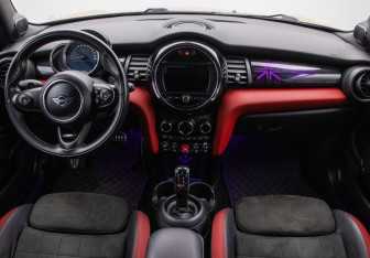 Подержанный автомобиль MINI Hatch 2019 года (12 фото)