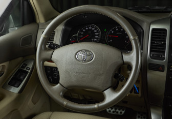Подержанный автомобиль Toyota Land Cruiser Prado 2005 года (15 фото)