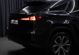 Подержанный автомобиль Lexus RX 2020 года (19 фото)