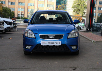 Подержанный автомобиль Kia Rio Hatchback 2010 года (2 фото)