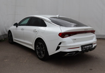 Подержанный автомобиль Kia K5 2021 года (6 фото)