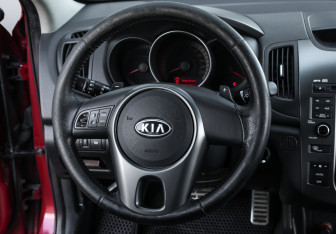 Подержанный автомобиль Kia Cerato Sedan 2011 года (15 фото)