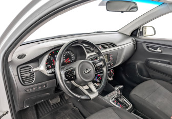 Подержанный автомобиль Kia Rio Hatchback 2021 года (16 фото)