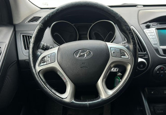 Подержанный автомобиль Hyundai ix35 2013 года (12 фото)