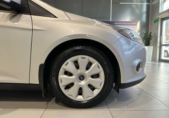 Подержанный автомобиль Ford Focus Hatchback 2014 года (8 фото)