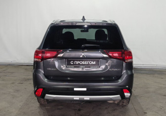 Подержанный автомобиль Mitsubishi Outlander 2018 года (7 фото)