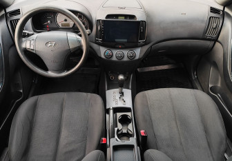 Подержанный автомобиль Hyundai Elantra Sedan 2008 года (10 фото)