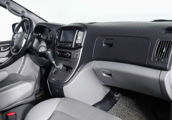 Подержанный автомобиль Hyundai Grand Starex 2018 года (10 фото)