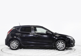 Подержанный автомобиль Hyundai i30 Hatchback 2011 года (4 фото)