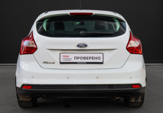 Подержанный автомобиль Ford Focus Hatchback 2013 года (5 фото)