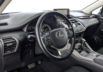Подержанный автомобиль Lexus NX 2020 года (15 фото)