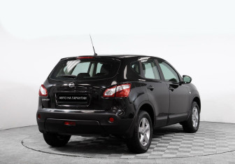 Подержанный автомобиль Nissan Qashqai 2013 года (2 фото)
