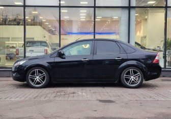 Подержанный автомобиль Ford Focus Sedan 2008 года (5 фото)