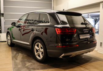 Подержанный автомобиль Audi Q7 2018 года (6 фото)