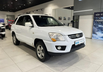 Подержанный автомобиль Kia Sportage 2010 года (3 фото)