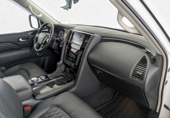 Подержанный автомобиль Infiniti QX80 2021 года (11 фото)