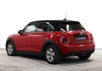 Подержанный автомобиль MINI Hatch 2019 года (13 фото)