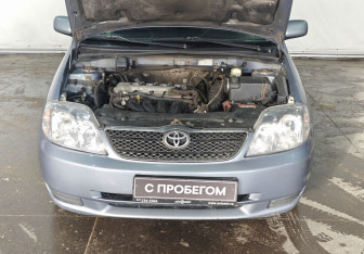 Подержанный автомобиль Toyota Corolla Sedan 2003 года (16 фото)
