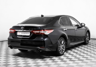 Подержанный автомобиль Toyota Camry Sedan 2022 года (5 фото)