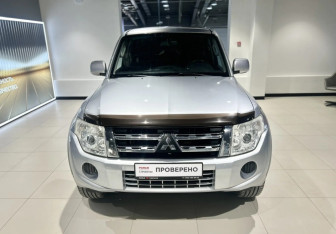 Подержанный автомобиль Mitsubishi Pajero 2012 года (2 фото)