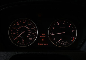Подержанный автомобиль BMW X5 2008 года (27 фото)