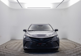 Подержанный автомобиль Toyota Camry Sedan 2018 года (2 фото)